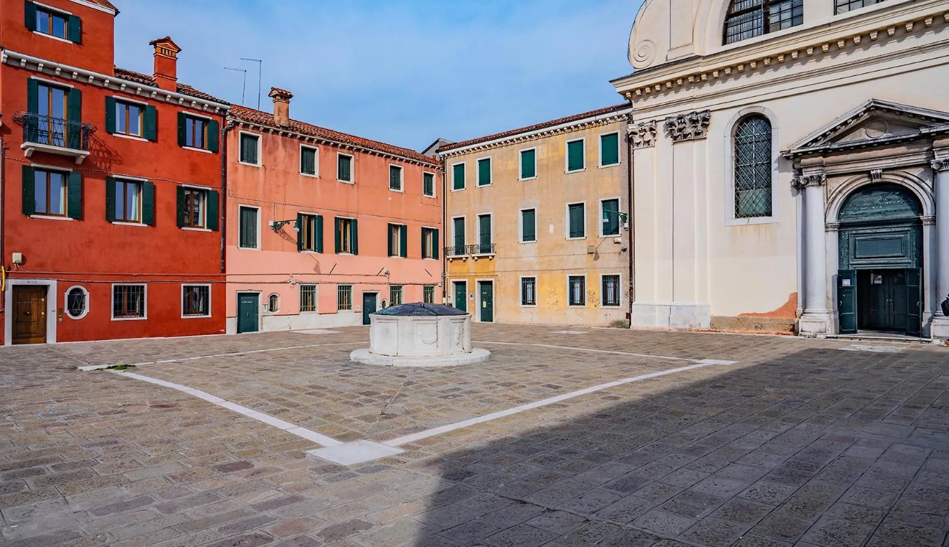 Dimora San Trovaso Enchanting Four-Bedrooms Venice Apartment